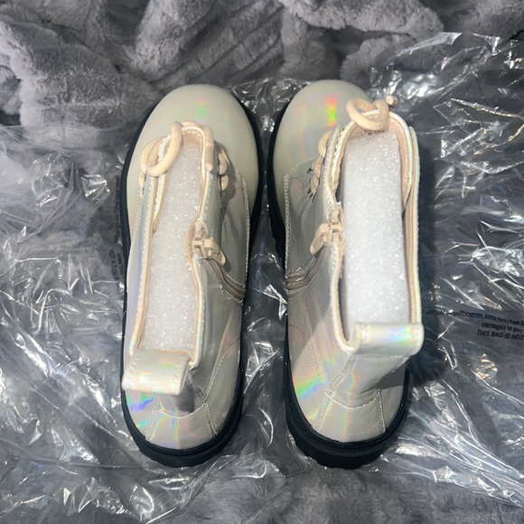 Urban outfitter iridescent boots - Picture 5 of 10